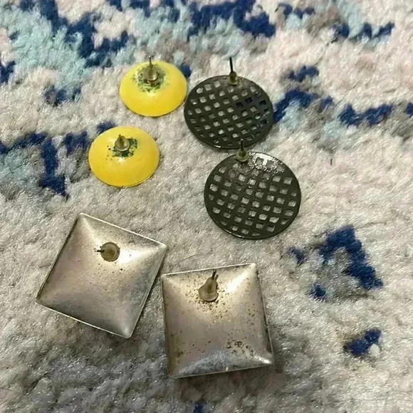 Lot Three pair of vintage 80s enamel geometric mod earrings - Picture 3 of 3